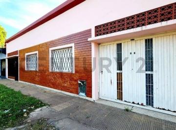 Casa · 130m² · 3 Ambientes · 2 Cocheras · Vta Casa 3 Amb Terraza/aptacredito/permuta