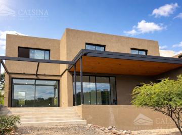 Casa · 330m² · 3 Dormitorios · 2 Cocheras · Casa en Venta La Deseada La Calera