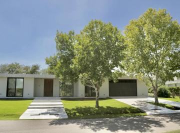 Casa · 464m² · 5 Ambientes · 2 Cocheras · Casa en Venta, 3 Dorm. en Pilar - Estancias del Pilar, con Parrilla y Pileta