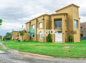 Casa de 8 ambientes, Salta · Casa en Venta de 5 Dorm. en Club de Campo Ojimoro, Salta