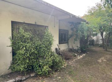 Campo · 129m² · 3 Dormitorios · 2 Cocheras · Solida Casa Americana Sobre 2 Lotes. en Venta. Ituzaingo Norte
