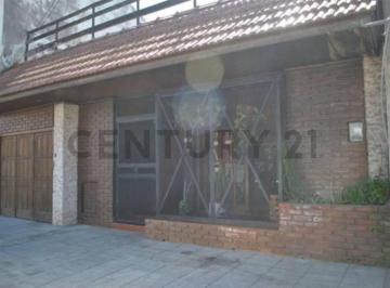 Casa · 270m² · 5 Ambientes · Venta Casa con 3 Habitaciones Garaje y Jardin Acepta Permuta en Caba