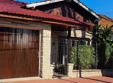 Casa · 106m² · 3 Ambientes · 1 Cochera · Casa Chalet en Venta en Martínez, San Isidro, G. B. a. Zona Norte
