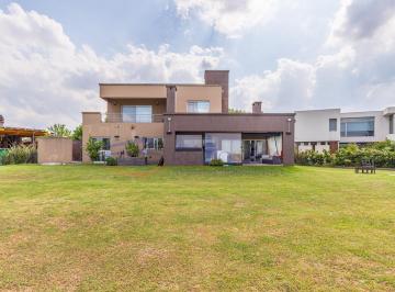 Casa · 300m² · 5 Ambientes · 2 Cocheras · Casa en Venta en Country Terravista General Rodriguez