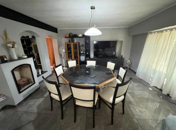 Casa · 251m² · 5 Ambientes · 1 Cochera · Casa en Belgrano