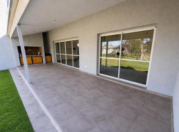 Casa · 54m² · 2 Ambientes · 1 Cochera · Royo Inmobiliaria Alquila Casa con Pileta en Barrio Privado Quiloazas Sobre Ruta 1