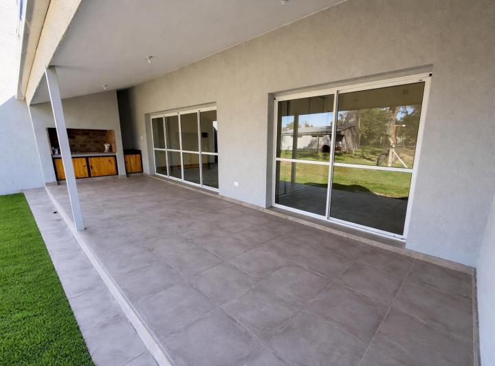 Casa · 54m² · 2 Ambientes · 1 Cochera