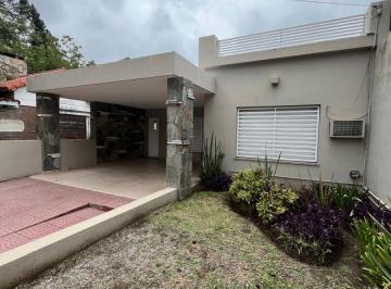 Casa de 6 ambientes, Rosario · Casa con 225 m² y 3 Dorm. en Venta en Fisherton, Donado 200 Bis