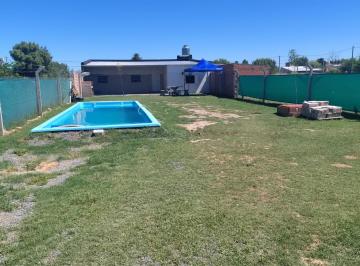 Quinta vacacional · 120m² · 2 Ambientes · Casa Quinta en Venta con Amplio Parque - Chivilcoy