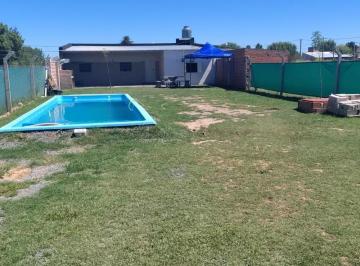 Quinta vacacional · 120m² · 2 Ambientes · Casa Quinta en Venta con Amplio Parque - Chivilcoy