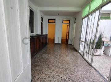 Departamento · 55m² · 4 Ambientes · Casa en PH en Venta en La Plata Tres Dorm. con Patio y Terraza