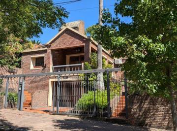 Casa · 302ha · 5 Ambientes · 1 Cochera · Casa a Refaccionar 934 m² de Terreno, Jardin y Pileta en Barrancas de San Isidro