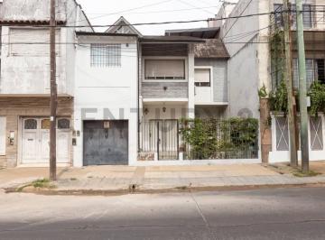 Casa · 98m² · 3 Ambientes · 1 Cochera · Venta Hermoso PH en Planta Baja 3 Amb en Ramos Mejía Centro
