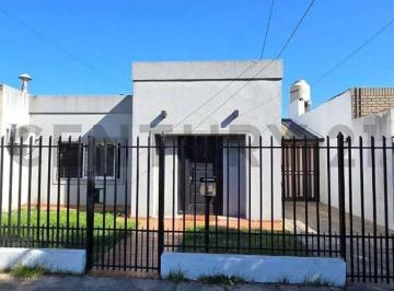 Casa · 100m² · 4 Ambientes · 2 Cocheras · Venta Casa 4 Ambientes en Moron - Permuta
