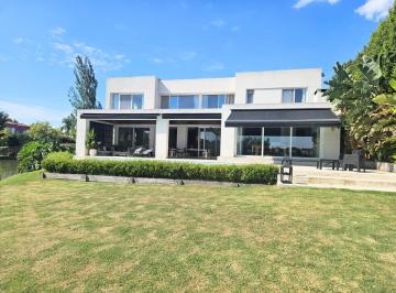 Casa · 444m² · 9 Ambientes · 4 Cocheras · Casa Barrio Santa Barbara
