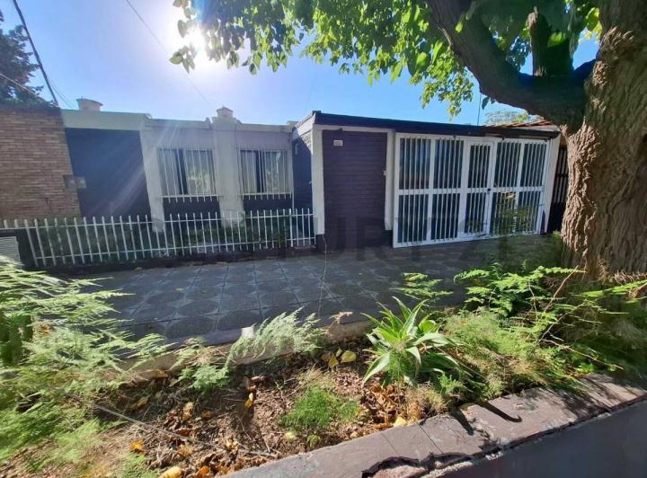Casa · 182m² · 5 Ambientes · 1 Cochera