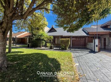 Casa · 266m² · 5 Ambientes · 1 Cochera · Chalet 5 Amb con Playroom y Parque, en Lo Mejor de Parque Luro!