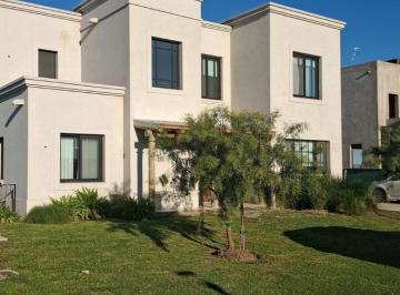 Casa · 200m² · 4 Ambientes · 2 Cocheras · Village Joven Enero/primera de Febrero