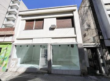Local comercial · 133m² · 7 Ambientes · Alquiler de Casa Local Uso Institucional/comercial en Centro