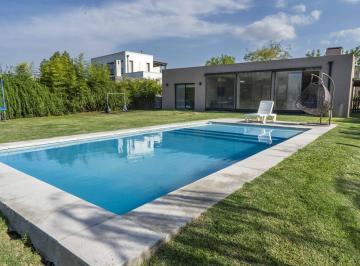 Casa · 161m² · 5 Ambientes · 4 Cocheras · Casa en Venta, 5 Ambientes, en Barrio Golf, El Cantón, Gba Norte