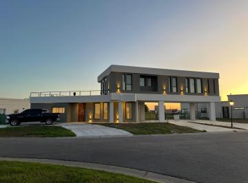Casa · 180m² · 5 Ambientes · 2 Cocheras · Casa en Venta en Rotonda con Vista a La Laguna | Área 11, San Sebastián, Loma Verde, Zelaya, Escobar