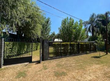 Quinta vacacional de 6 ambientes, Arroyo Leyes · Hermosa Quinta Calle Nro 8 Frente a Plaza - Arroyo Leyes - en Venta
