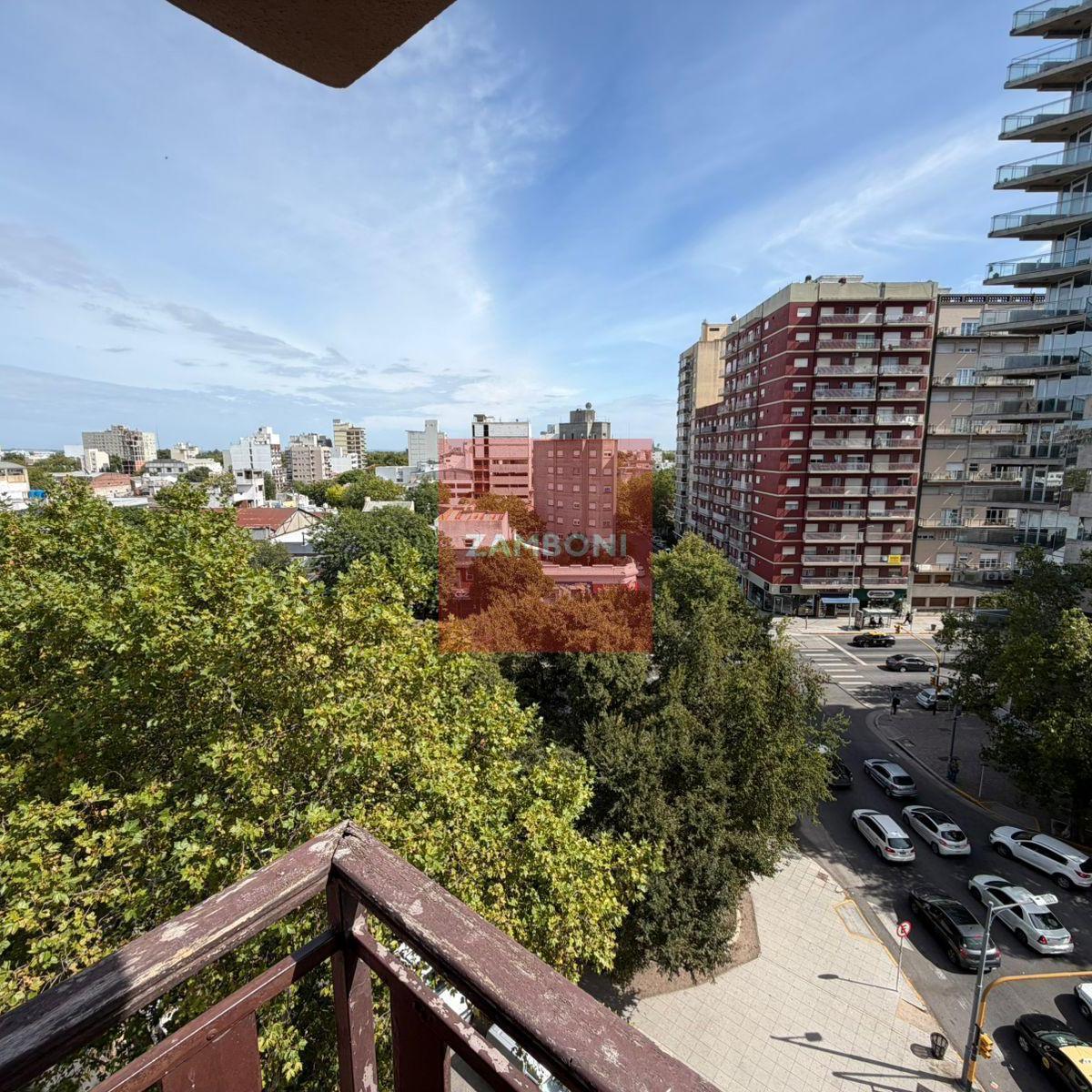 Departamento de 2 ambientes ubicado sobre Diagonal Pueyrredón al 3000