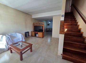 Casa · 97m² · 4 Ambientes · 1 Cochera · Casa 4 Ambientes con Patio y Galeria - Apta Crédito - Caseros
