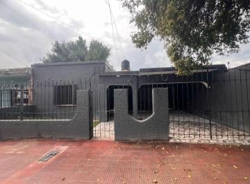 Casa de 5 ambientes, Córdoba · Venta Casa 3dor Cochera Patio, Apto Credito