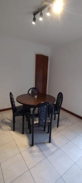 Amplio ph 3 de ambientes con dos patios y dos baños de 57 metros