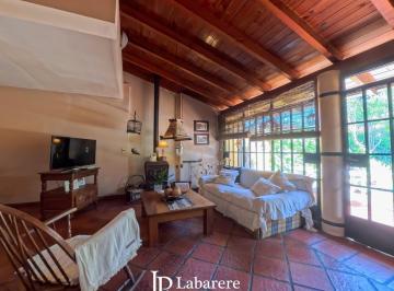 Casa · 230m² · 4 Ambientes · 3 Cocheras · Casa en Villa Sarmiento, Cuatro Ambientes.