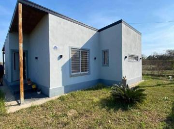 Quinta vacacional de 5 ambientes, Arroyo Leyes · Quinta Los Álamos - Arroyo Leyes - Detras de La Comuna - en Venta