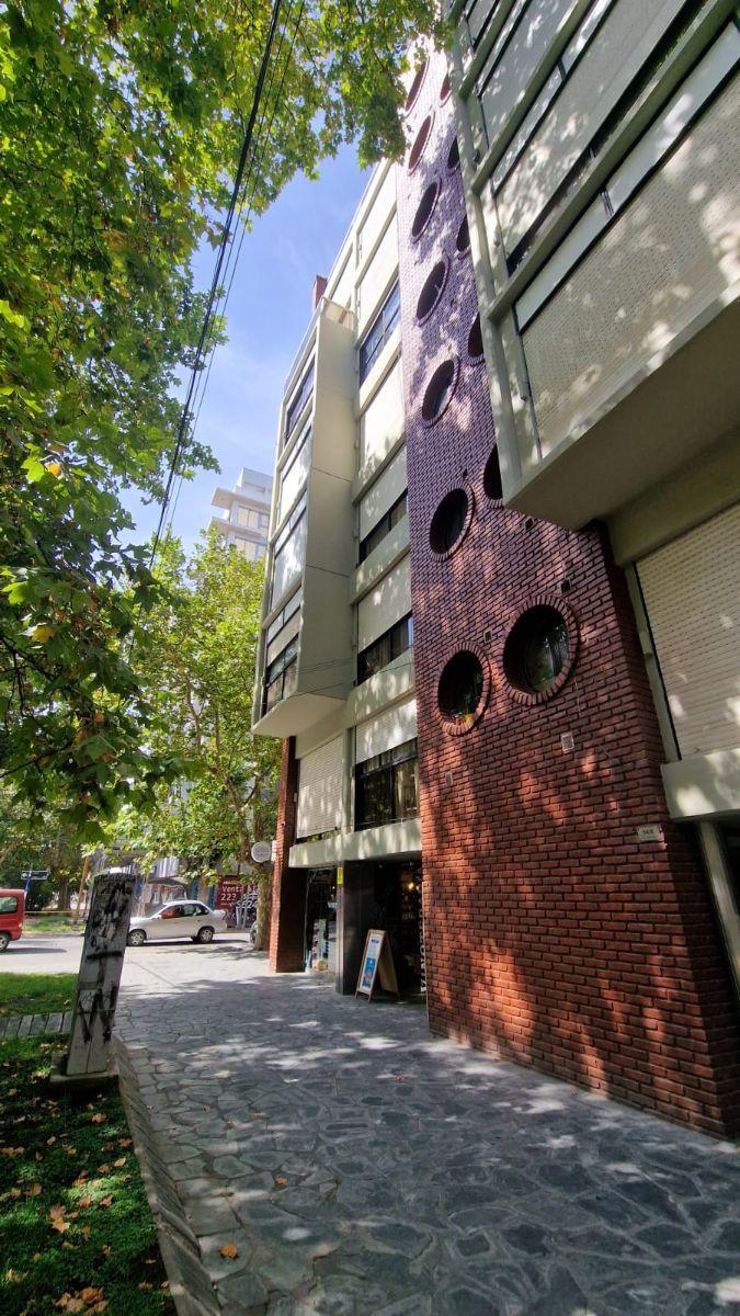 Departamento en venta en La Perla, 2 amb, 60m² con cochera y ascensor