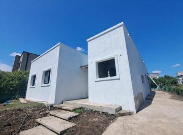 Casa · 142m² · 4 Ambientes · 3 Cocheras · Venta Casa 4 Ambientes Santa Elena Pilar del Este