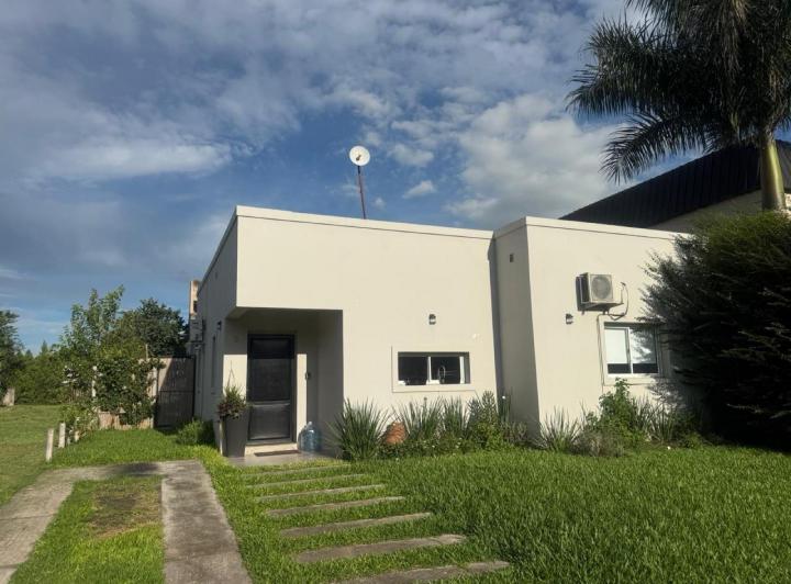 Casa · 320m² · 4 Ambientes · 1 Cochera