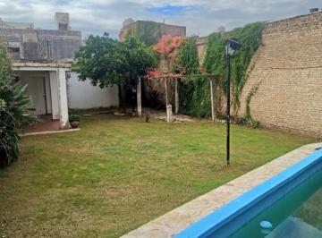 Casa · 148m² · 5 Ambientes · 1 Cochera · Casa 2 Dorm. + Cochera + Patio C/ Pileta | Alto Alberdi