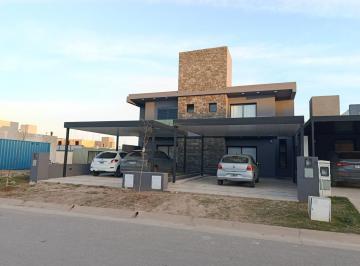 Casa · 95m² · 5 Ambientes · 2 Cocheras · Venta Duplex 3 Dorm. Cochera Doble, Docta Boulevard, Pozo
