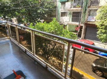 Departamento de 3 ambientes, Balvanera · Uriburu Al 600. Luminoso 3 Amb con Balcón Corrido y Patio. Excelente Estado.