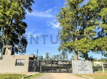 Quinta vacacional · 64m² · Casa Quinta en Venta en Altos de Viedma | Lote Amplio, Piscina y Entorno Natural