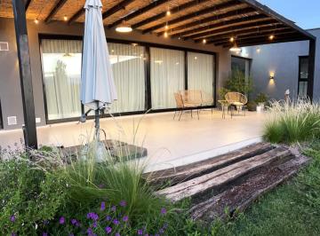 Casa · 190m² · 3 Dormitorios · 2 Cocheras · Casa Las Compuertas