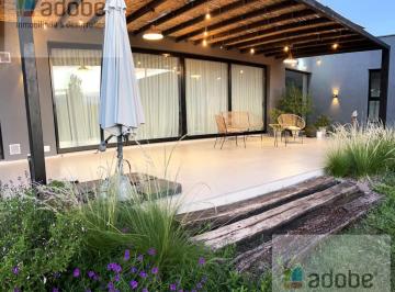 Casa · 190m² · 3 Dormitorios · 2 Cocheras · Casa Las Compuertas