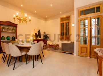 Casa · 151m² · 5 Ambientes · Venta Casa de 3 Dorm. con Pileta en Pichincha, Rosario