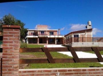Casa · 455m² · 6 Ambientes · Casa a La Venta 4 Dor, pileta, Vista a Las Sierras.