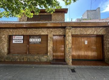 Casa · 250m² · 6 Ambientes · 2 Cocheras · Excelente Casa en Barrio Norte 4 Dorm., Cochera, Patio