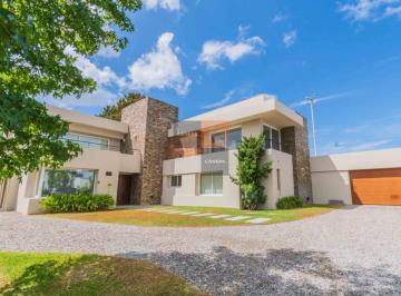 Foto1 · Venta Casa de 4 Dorm. + Jardín con Piscina en Los Olivos