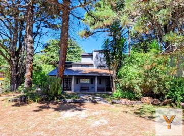 Edificio · 240m² · 2 Ambientes · Edificio Comercial en Venta - 4ufs - Costa del Este