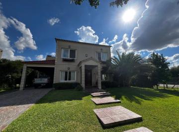 Casa · 600m² · 5 Ambientes · Alquiler Anual Casa en Barrio Privado Los Naranjos.