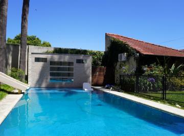 Casa · 530m² · 9 Ambientes · 3 Cocheras · Venta Casa 9 Ambientes con Pileta Lomas de Zamora