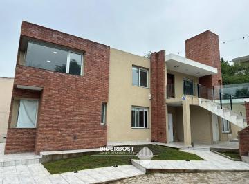 Casa · 235m² · 6 Ambientes · 2 Cocheras · Casa Moderna en Venta en Lago Azul