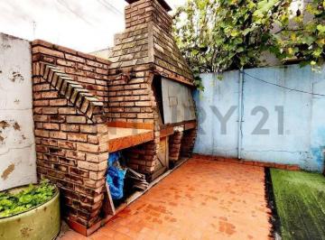 PH · 145m² · 3 Ambientes · 1 Cochera · Vta PH 3 Amb con Patio Terraza Permuta